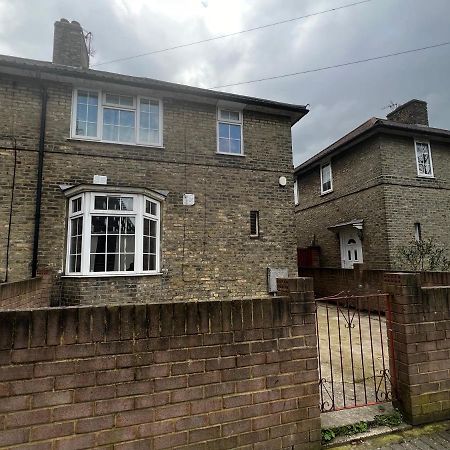 Good Priced Single Rooms In Sherperds Bush Londres Exterior foto