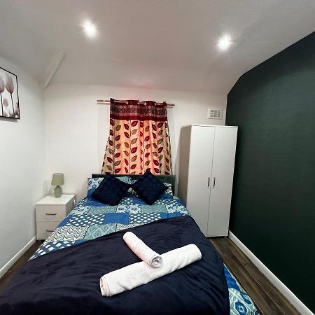Good Priced Single Rooms In Sherperds Bush Londres Exterior foto