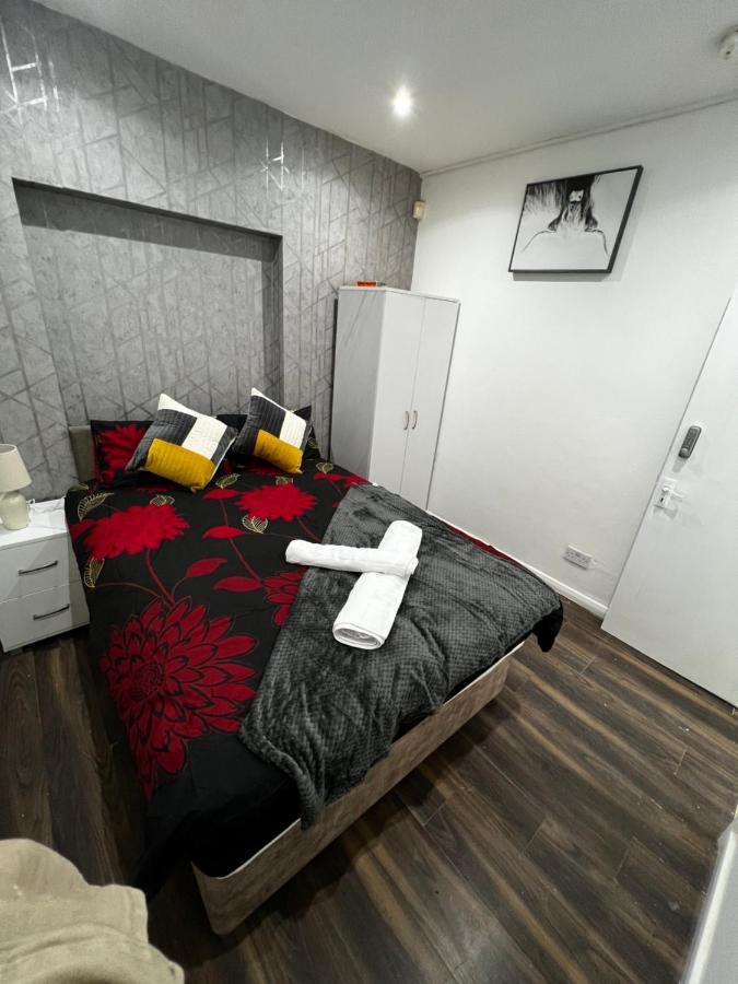 Good Priced Single Rooms In Sherperds Bush Londres Exterior foto