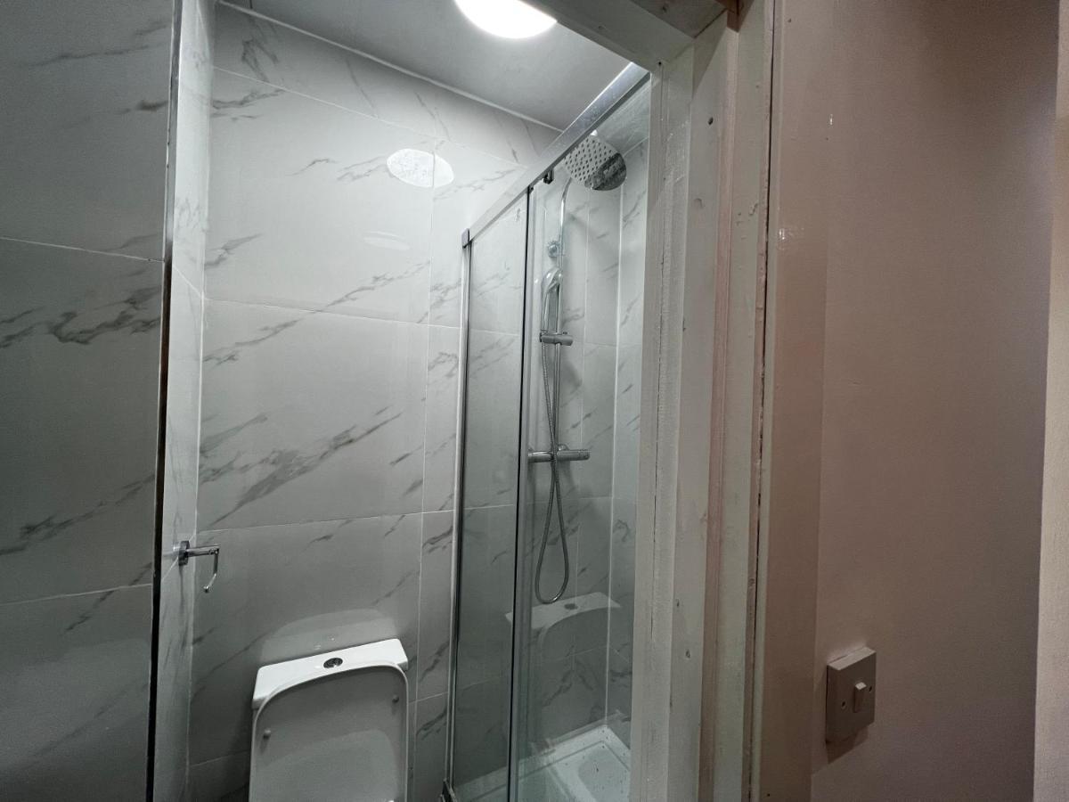 Good Priced Single Rooms In Sherperds Bush Londres Exterior foto