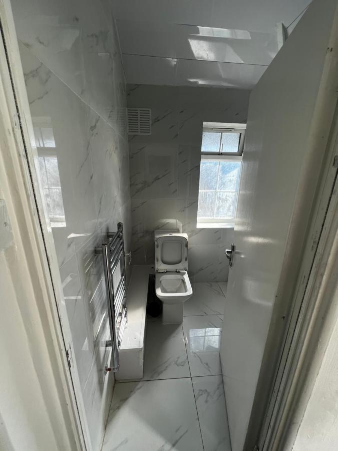Good Priced Single Rooms In Sherperds Bush Londres Exterior foto