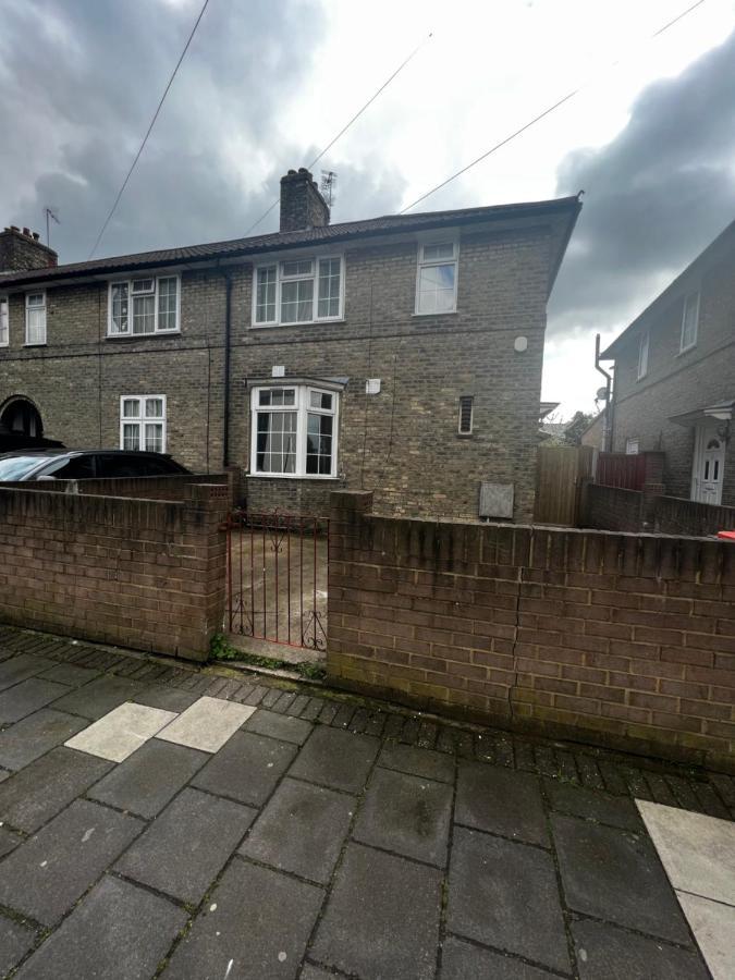 Good Priced Single Rooms In Sherperds Bush Londres Exterior foto