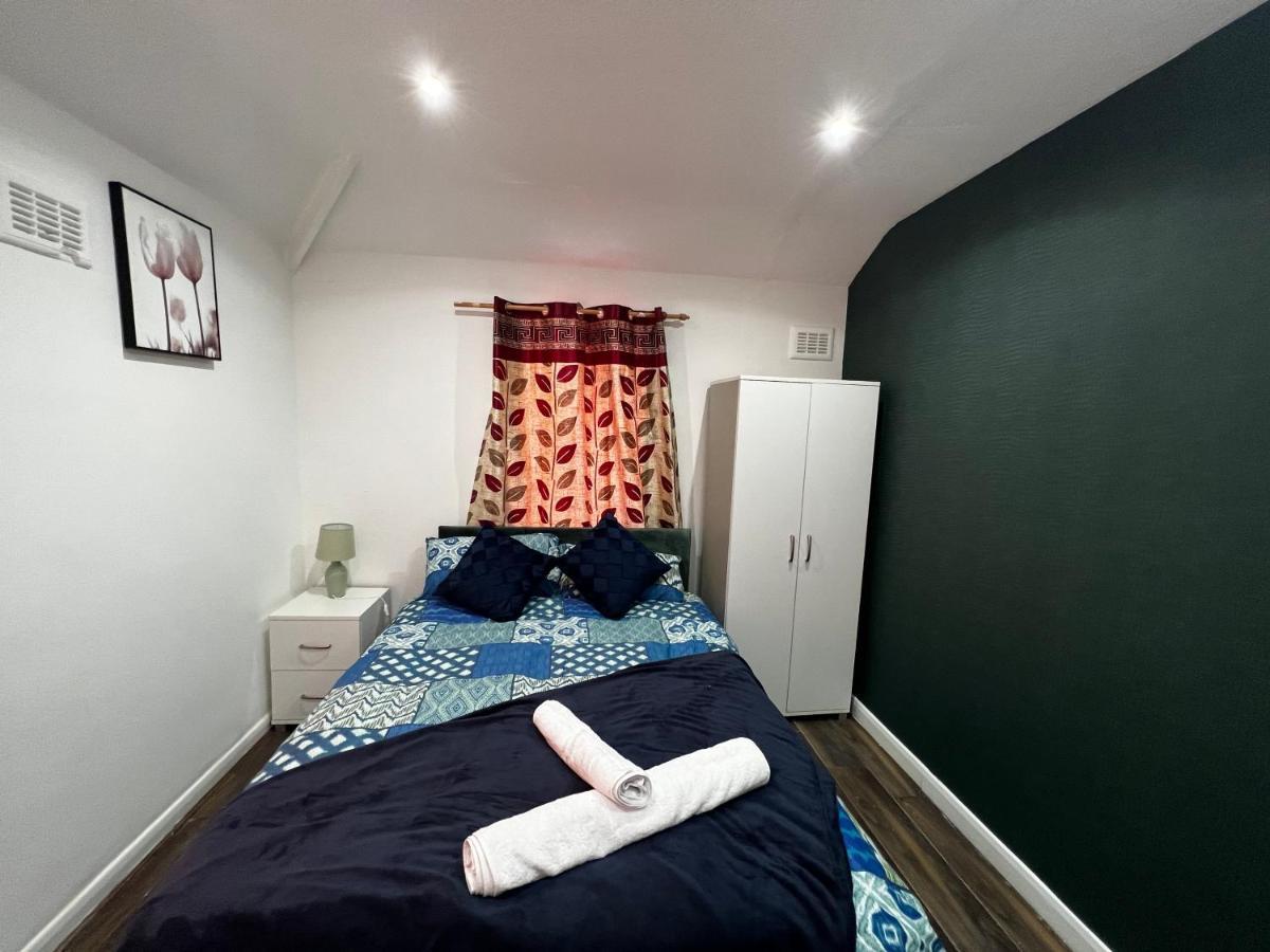Good Priced Single Rooms In Sherperds Bush Londres Exterior foto