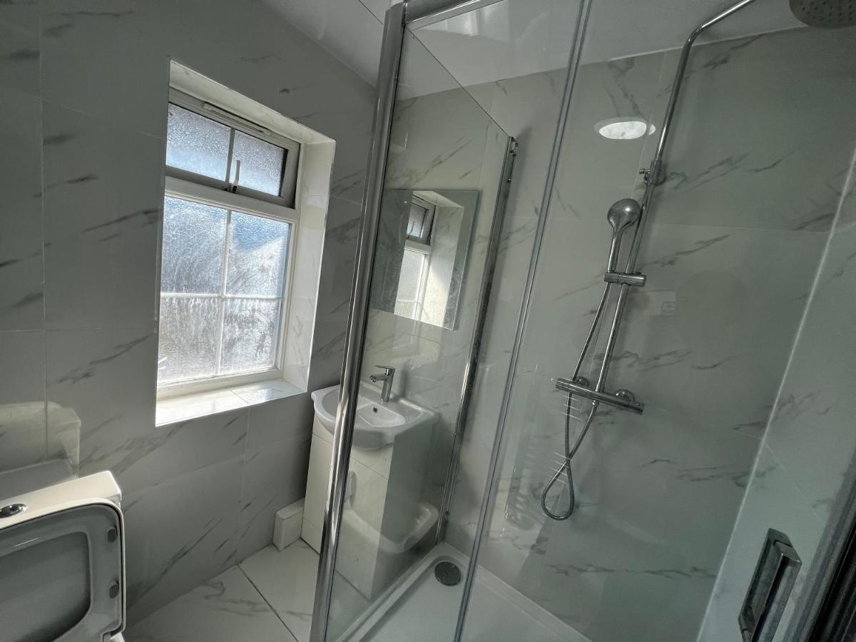Good Priced Single Rooms In Sherperds Bush Londres Exterior foto