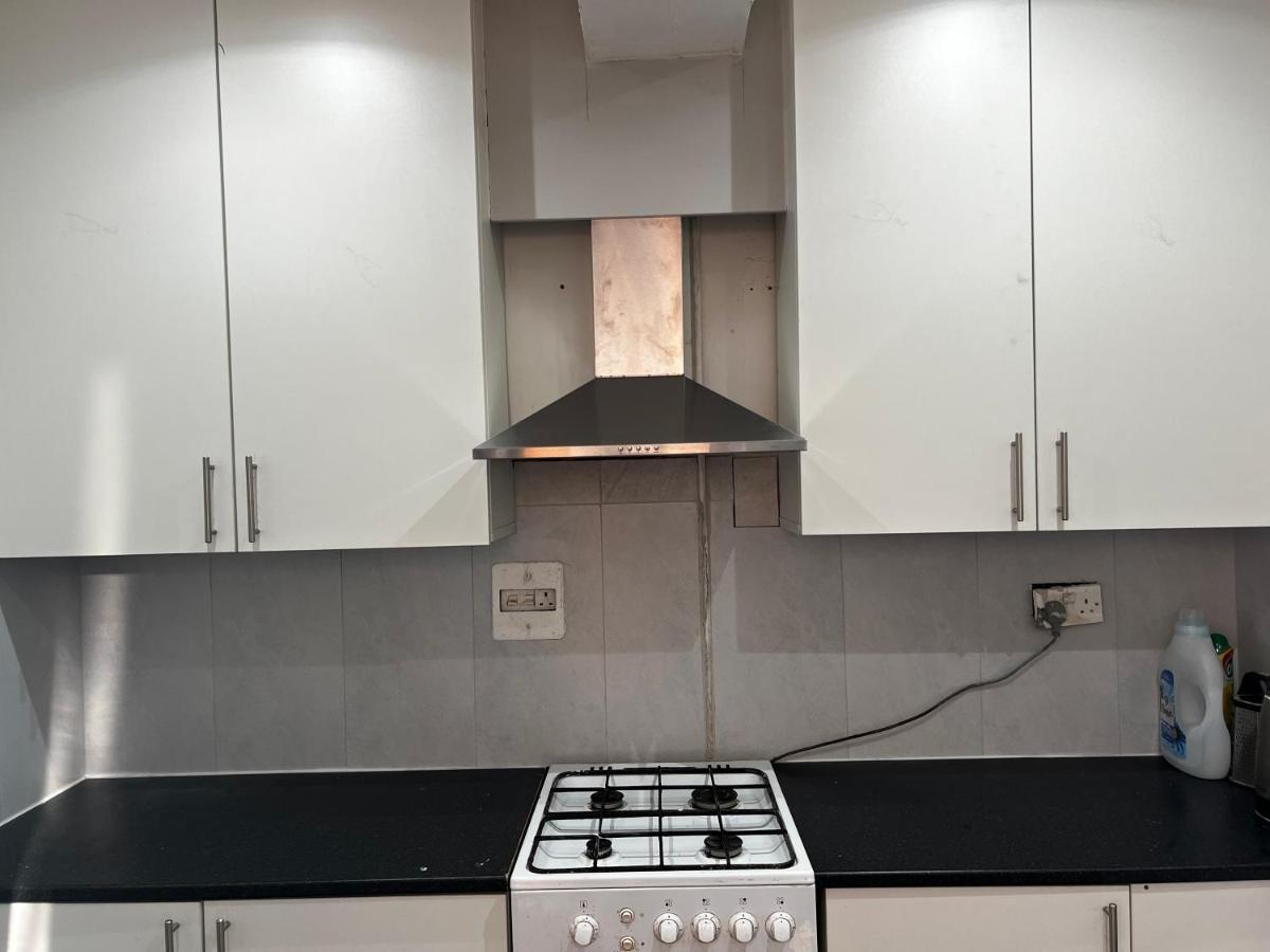 Good Priced Single Rooms In Sherperds Bush Londres Exterior foto